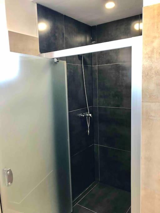 Spacious Apartment Near Hockey And Football Arena Bratislava Esterno foto
