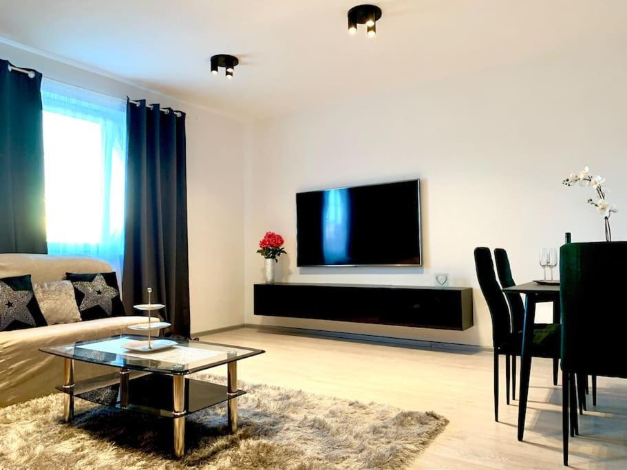 Spacious Apartment Near Hockey And Football Arena Bratislava Esterno foto