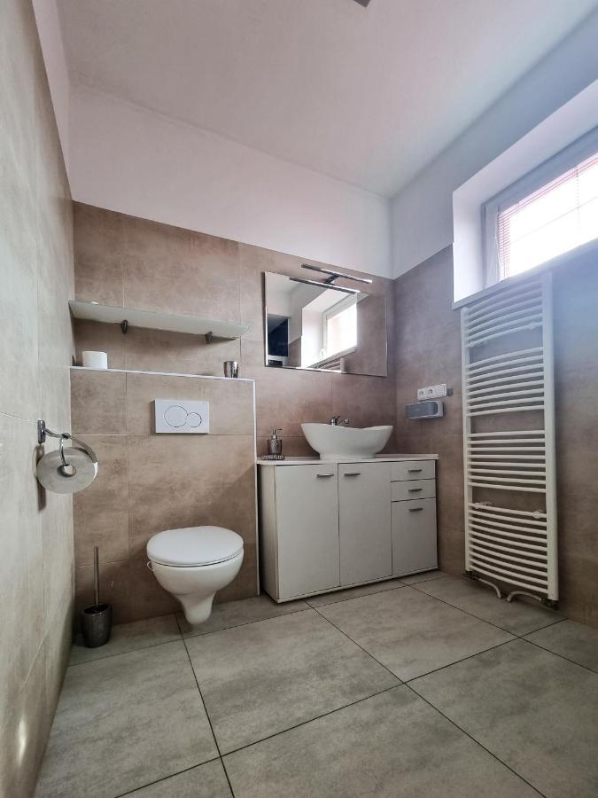 Spacious Apartment Near Hockey And Football Arena Bratislava Esterno foto