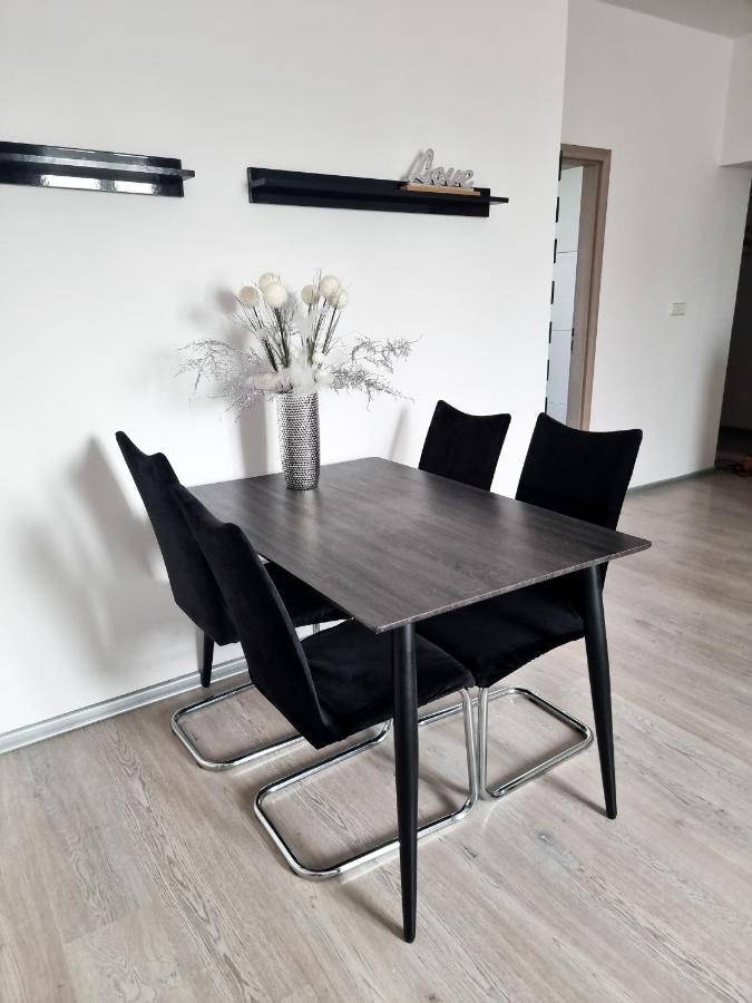 Spacious Apartment Near Hockey And Football Arena Bratislava Esterno foto