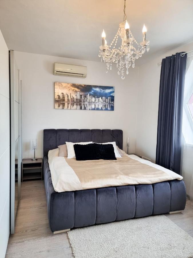 Spacious Apartment Near Hockey And Football Arena Bratislava Esterno foto